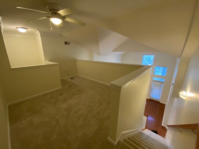 Loft area is large enough for an office, playroom or small guest room - 3404 Westchester Ridge NE