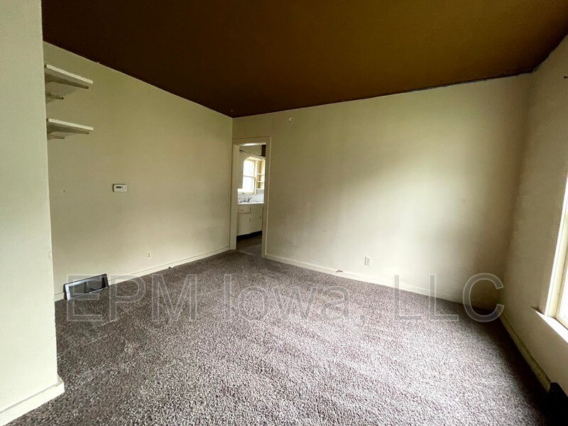 Primary Photo - 926 W 3rd St