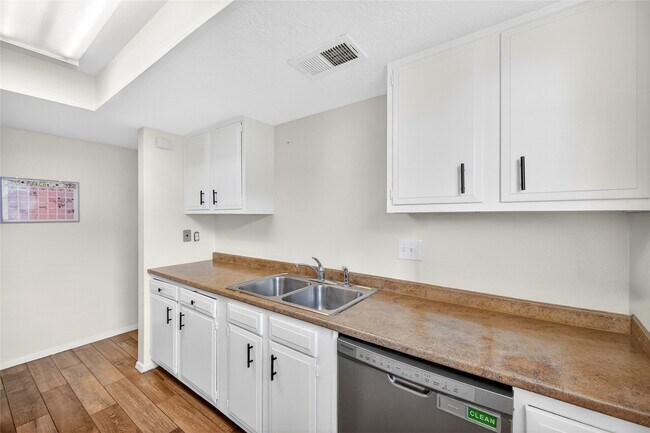 Foto del edificio - 6975 Chasewood Dr