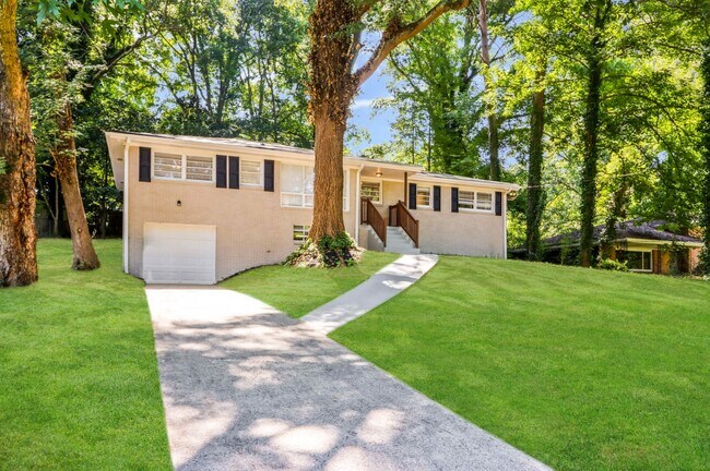 Building Photo - 2280 Glendale Dr