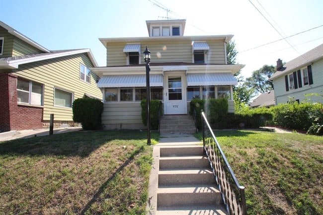 Building Photo - 476 Emerald Ave NE