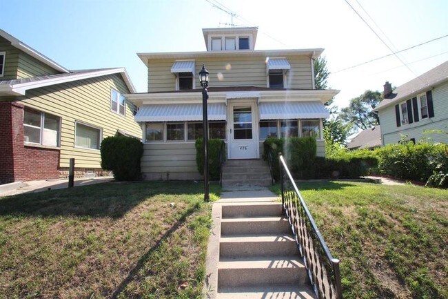 Foto del edificio - 476 Emerald Ave NE