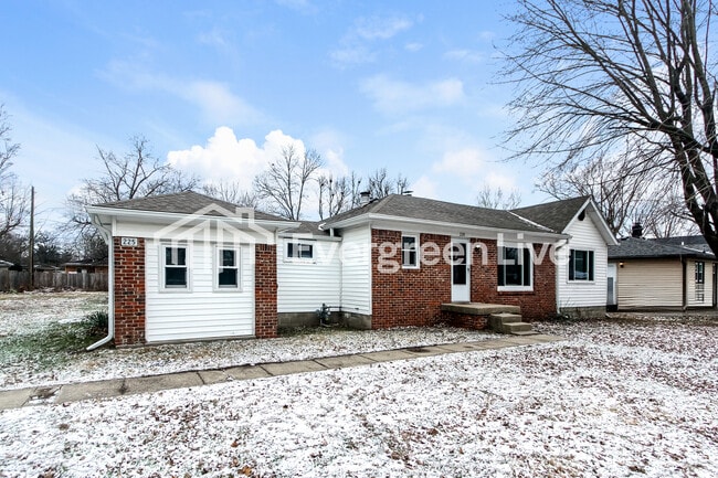 Foto del edificio - 225 Burke Ave