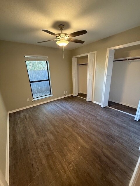 Foto del edificio - 6711 S Creek Dr