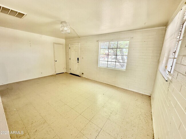 Building Photo - 4832 S 37th Ave