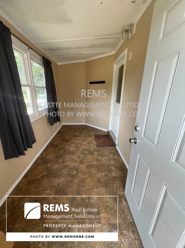 Building Photo - 222 Mill St