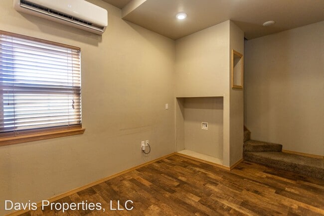 Building Photo - 1 br, 1 bath House - 123 E. 3rd Street