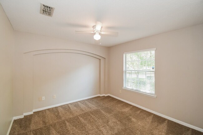 Building Photo - 1725 Glen Laurel Dr