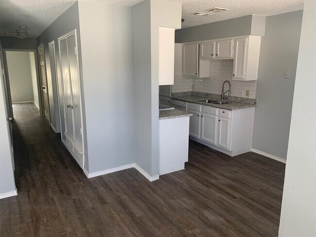 Foto del edificio - 143 Allencrest Dr