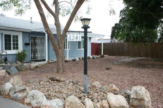 Building Photo - Single level newly remolded Large back yard