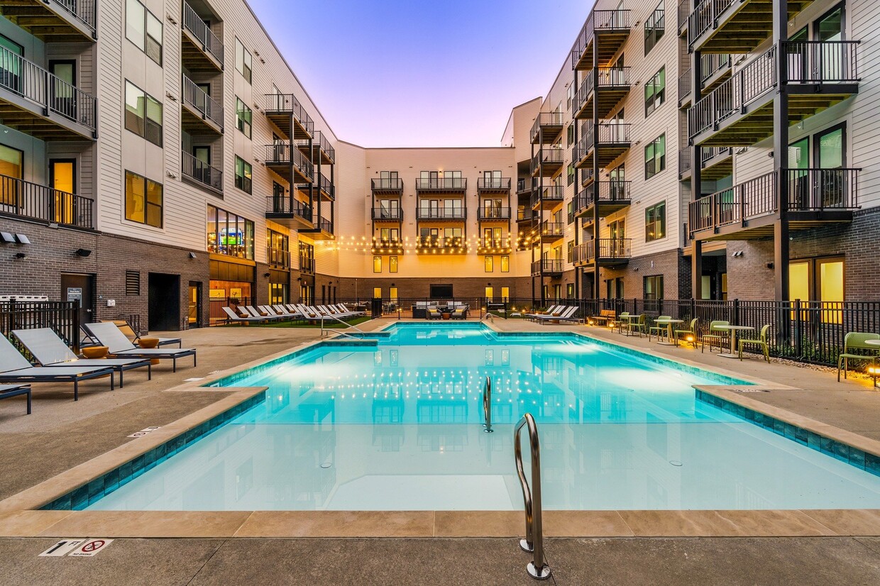 Primary Photo - The Galaxy at Polaris