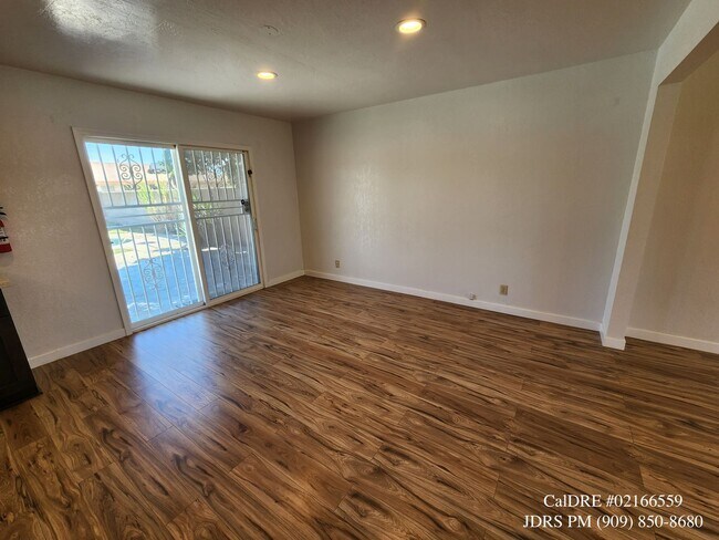 Foto del edificio - Fontana 3 bedroom Home with Swimming Pool