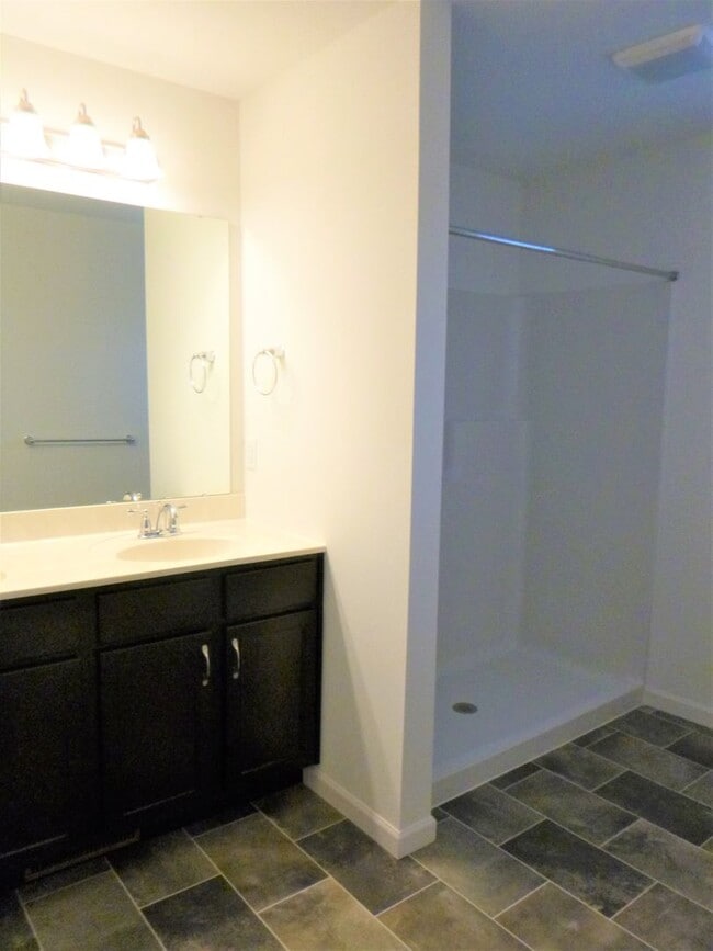 Foto del edificio - Luxury Townhome!