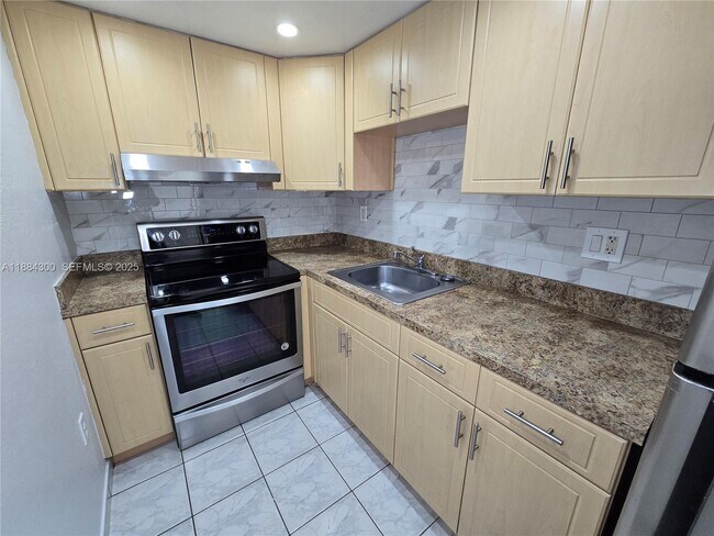 Foto del edificio - 4715 NW 7th St