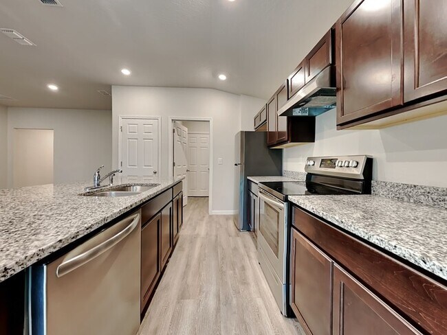 Foto del edificio - Just Reduced!!