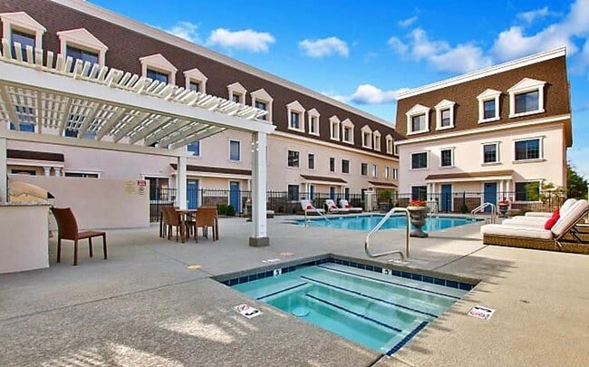 Building Photo - GATED BILTMORE/ARCADIA Awesome Poolside To...
