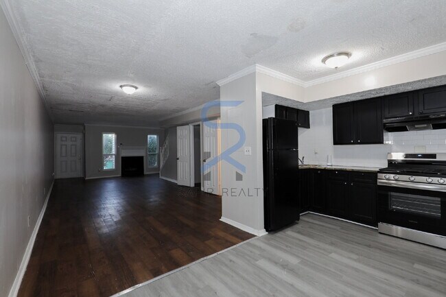 Foto del edificio - Move in before November 30th and choose your reward: a $250 Amazon Gift Card or a 55" Smart TV!