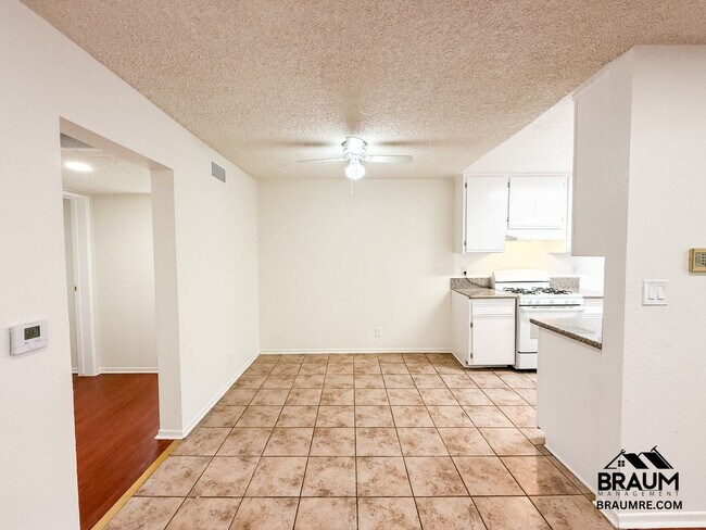 Foto del edificio - 221 W Elm Ave