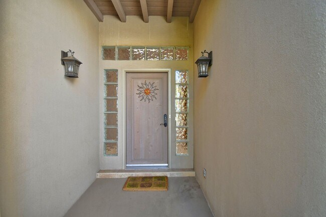 Foto del edificio - High Desert Custom Beauty 3 Bedroom 2 bath...