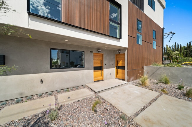 Foto del edificio - 6049 Craner Ave