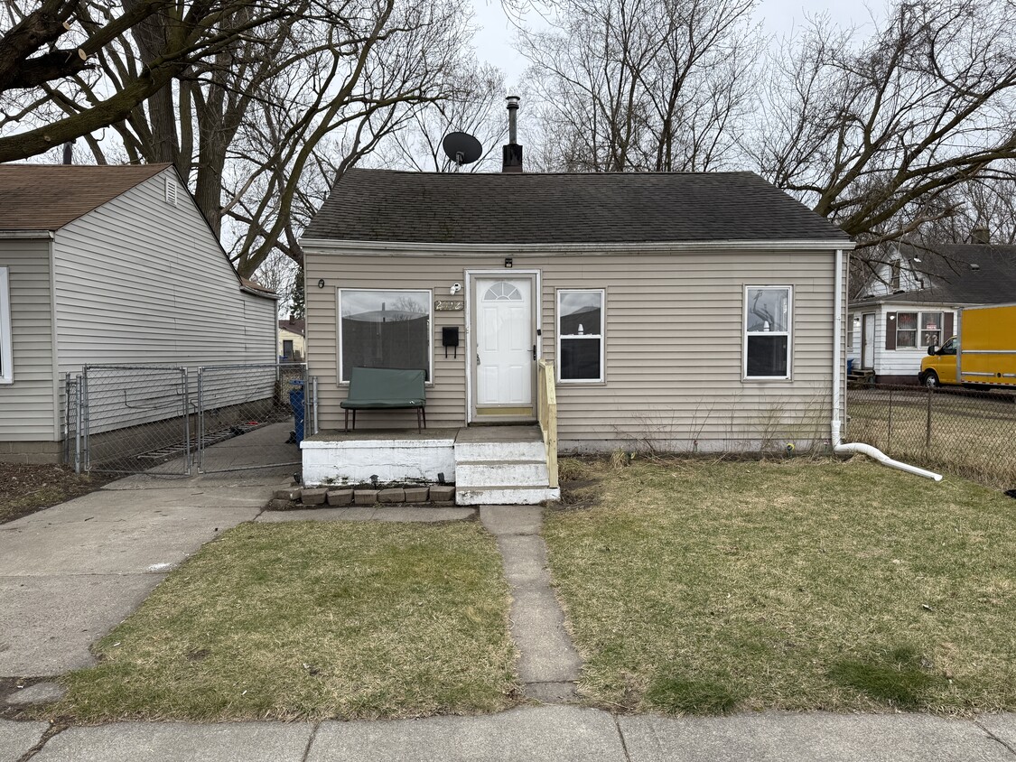 Primary Photo - 2092 John B Ave