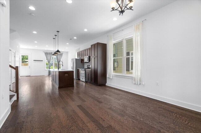 Foto del edificio - 222 E 6th St