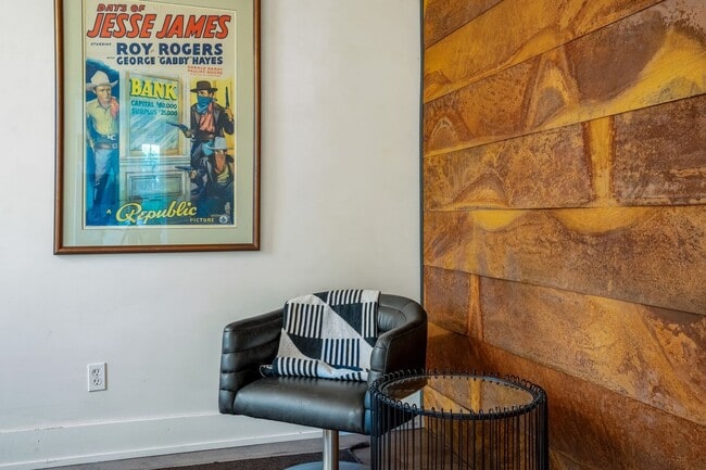 Foto del edificio - 573 W San Francisco St