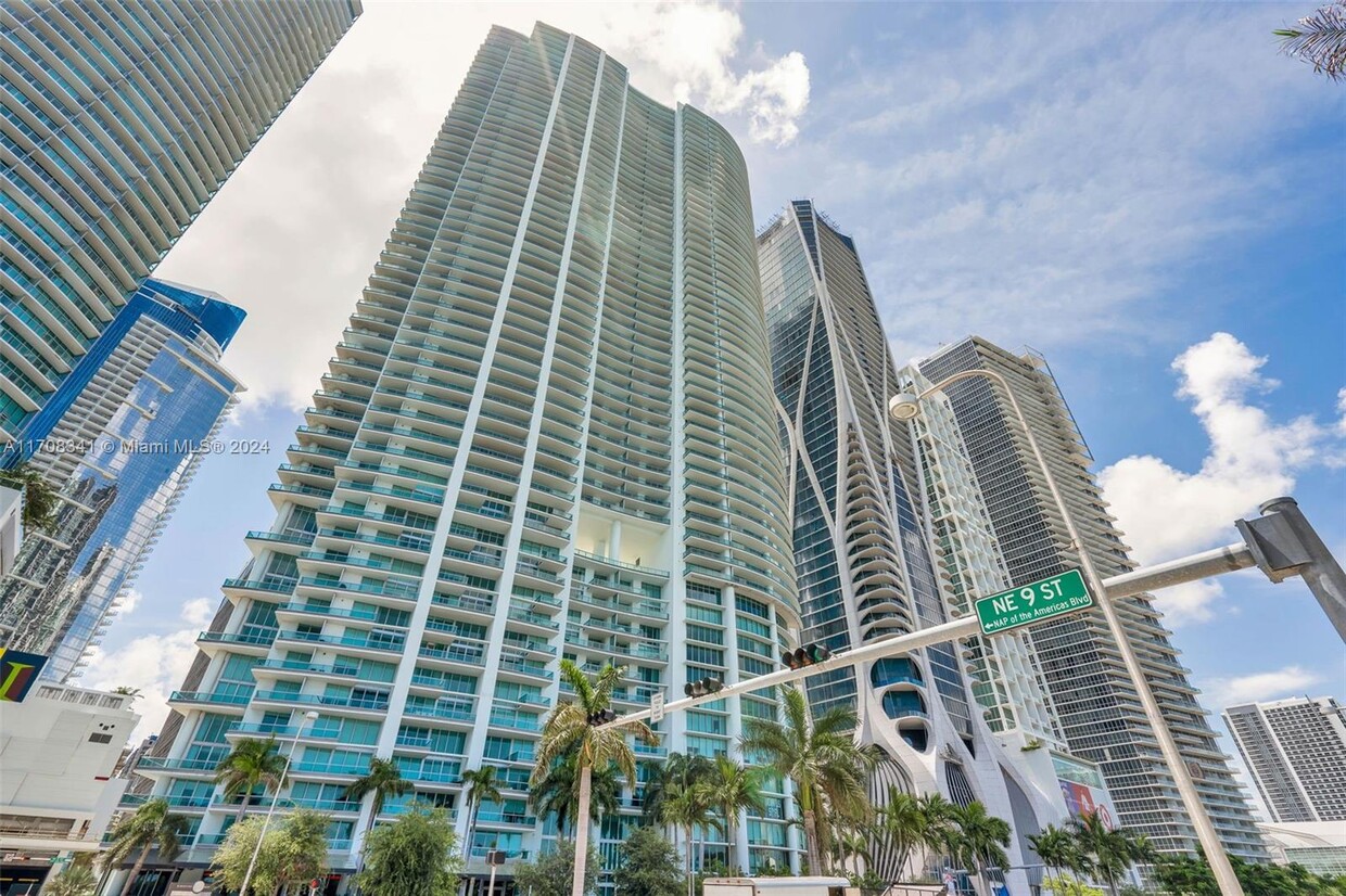 Primary Photo - 900 Biscayne Blvd