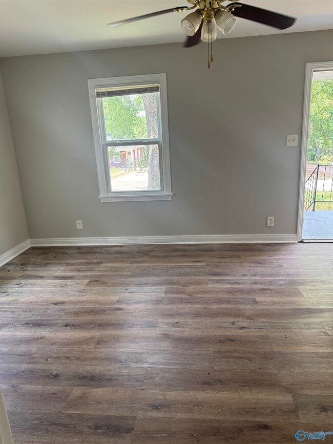 Foto del edificio - 905 Fairway Dr NW