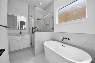 Building Photo - 3310 Hardy St