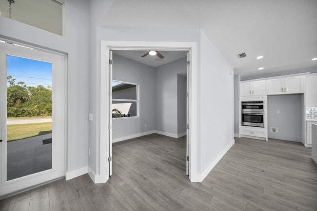 Building Photo - Luxury 3-Bed, 3-Bath + Den Home with Designer Kitchen & 3-Car Garage Special Offer! Qualify for a...