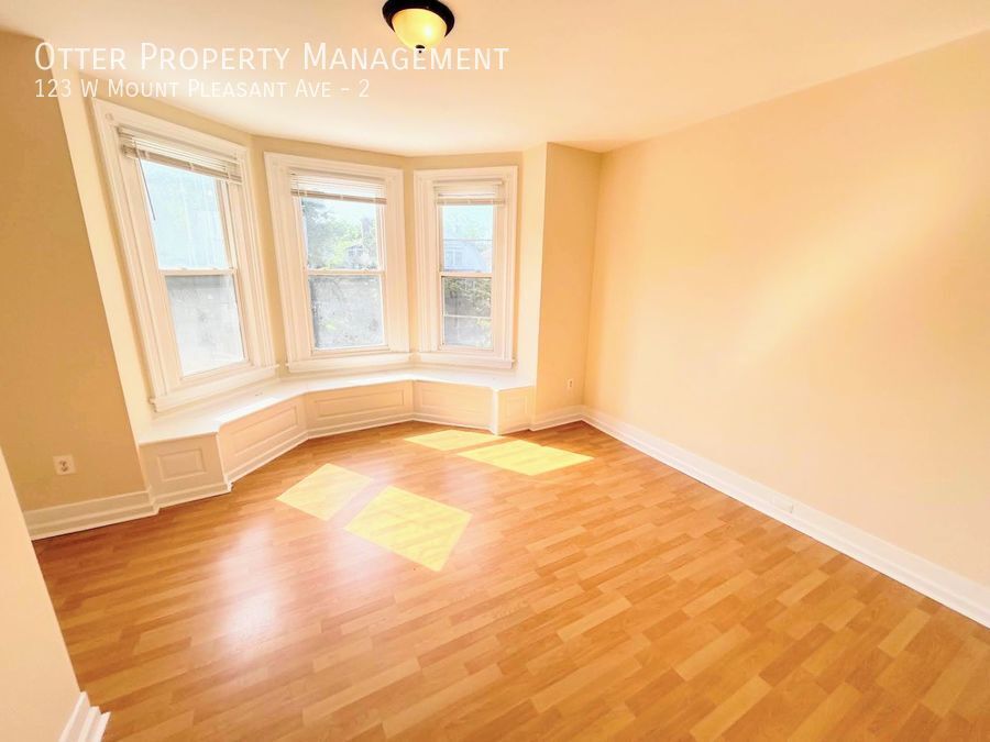Foto principal - 2BR/1BA Sun-drenched Mt. Airy Apt with Sha...