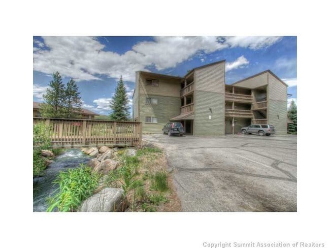 Building Photo - 906 Meadow Creek Dr