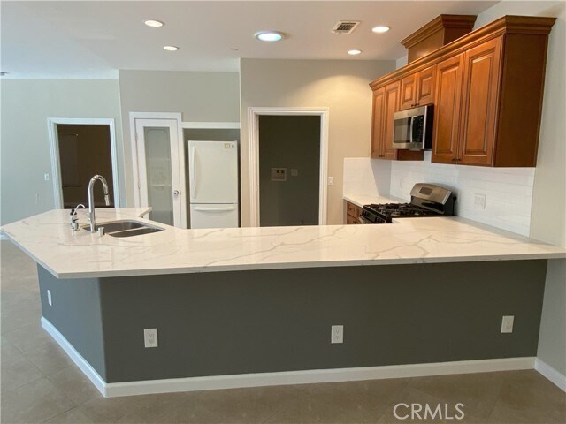 Building Photo - 12000 Knoefler Dr