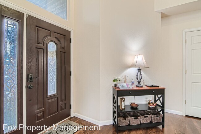 Building Photo - 5 br, 4 bath House - 2826 Blue Jay Way
