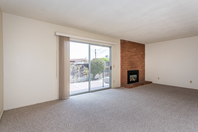 Foto del edificio - 3 bedroom house on large lot