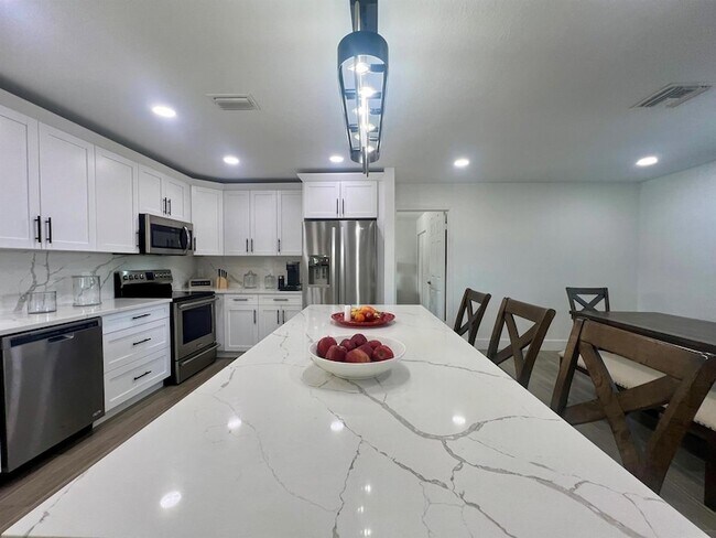 Foto del edificio - 224 Akron Rd