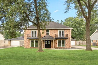 Building Photo - 560 Landfall Ln