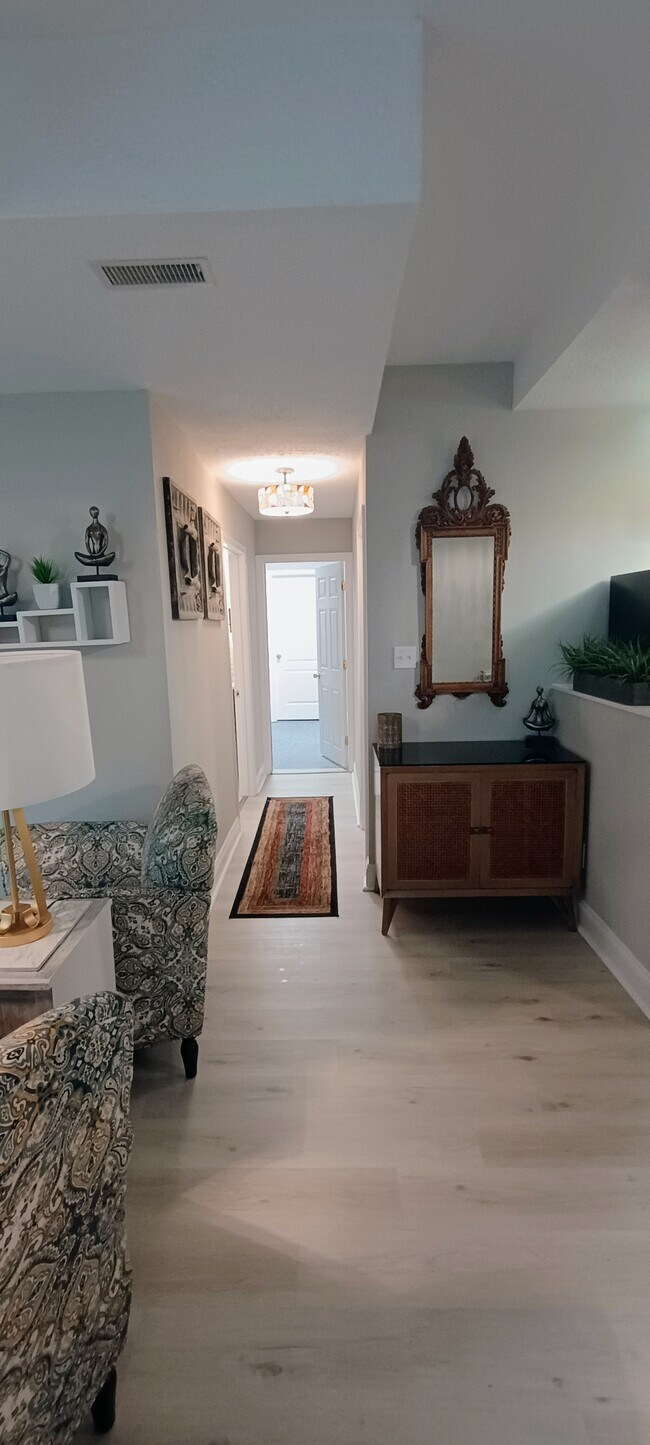 Foto del edificio - 906 Bitterfield Dr