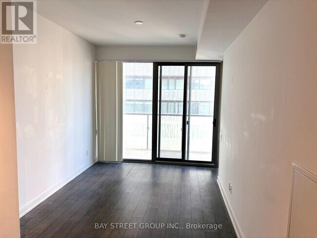 Photo du bâtiment - 50 Charles St E