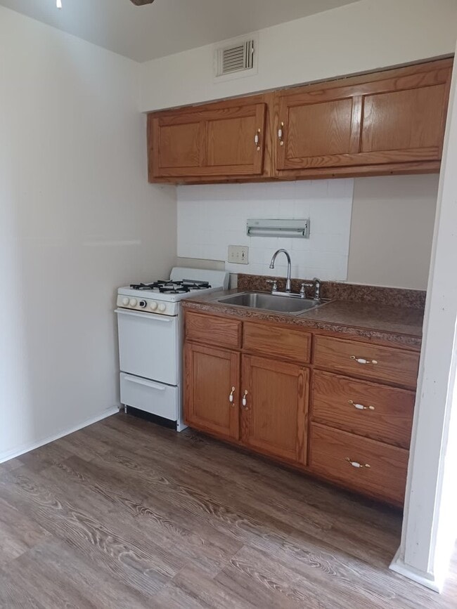 Building Photo - 2534 Telegraph Rd