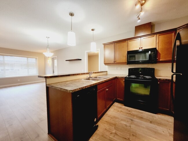 Building Photo - 2565 Hanna Crescent NW