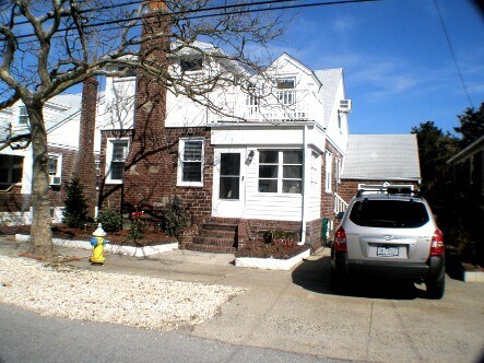 Building Photo - 83 Mineola Ave