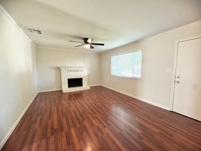 Building Photo - Available NOW - 3 Bed Home Near Bidwell Park