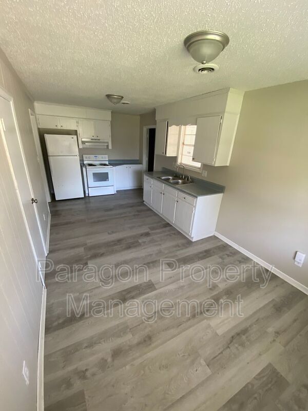 Building Photo - 221 Japonica Ave