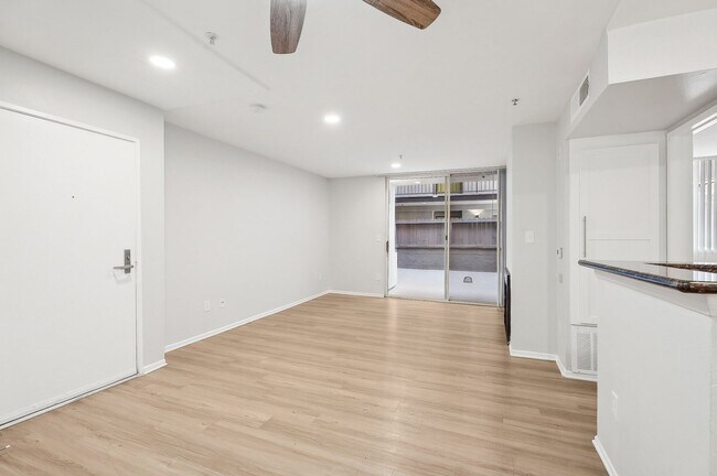 Foto del interior - 310 South Virgil Ave