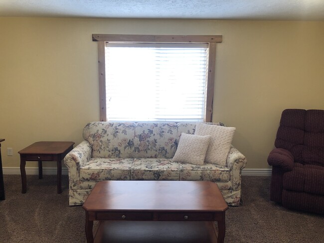 Living room 2 - 537 E 30 N