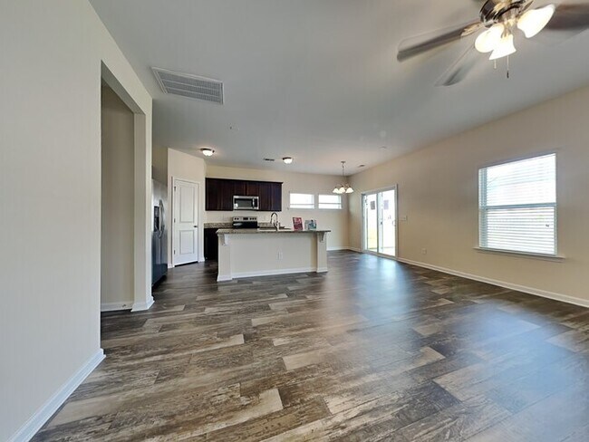 Foto del edificio - 312 Beacon Field Rd