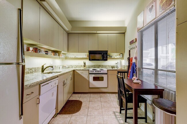 Foto del edificio - 2/2.5 Condo Right Near Hancock Center!