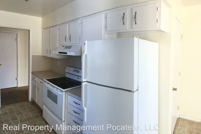 Building Photo - 1806 S Fairway Dr